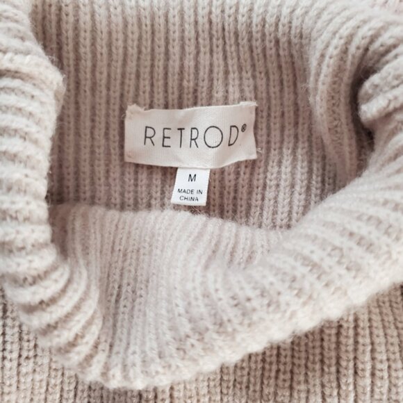 RETROD Oversized Beige Knit Mock Neck Sweater - Picture 2 of 4